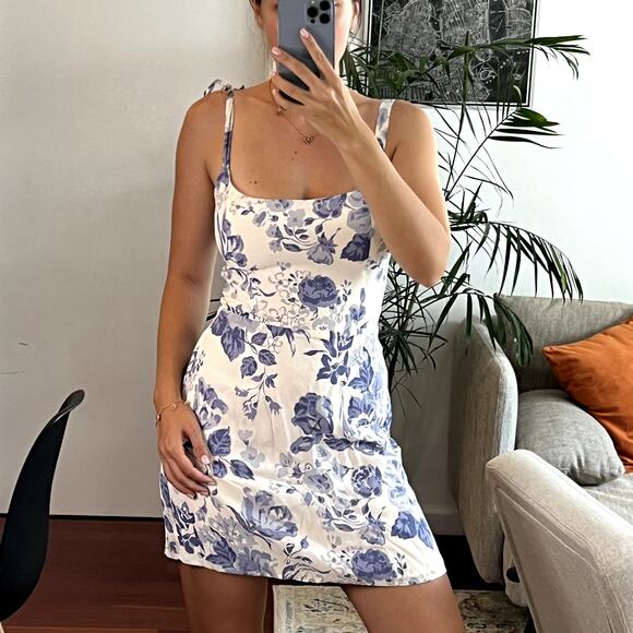 Reformation annabell mini dress jaspar white blue floral size 4 viscose - Picture 1 of 6